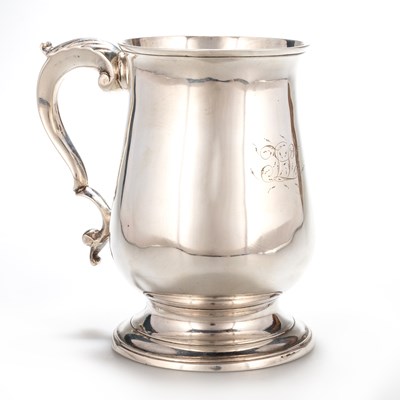 Lot 452 - A GEORGE III SILVER PINT MUG