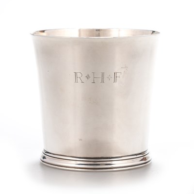 Lot 411 - A QUEEN ANNE SILVER BEAKER