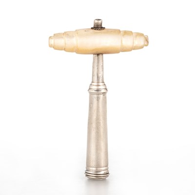 Lot 361 - A GEORGE III SILVER AND MOTHER-OF-PEARL POCKET CORKSCREW, CIRCA 1800