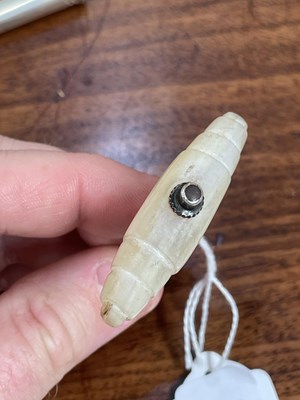 Lot 361 - A GEORGE III SILVER AND MOTHER-OF-PEARL POCKET CORKSCREW, CIRCA 1800