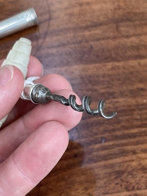 Lot 361 - A GEORGE III SILVER AND MOTHER-OF-PEARL POCKET CORKSCREW, CIRCA 1800