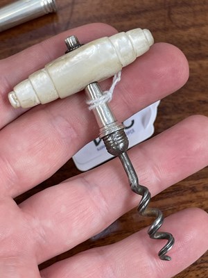 Lot 361 - A GEORGE III SILVER AND MOTHER-OF-PEARL POCKET CORKSCREW, CIRCA 1800