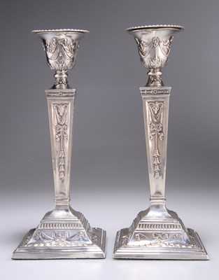 Lot 195 - A PAIR OF EDWARDIAN SILVER CANDLESTICKS