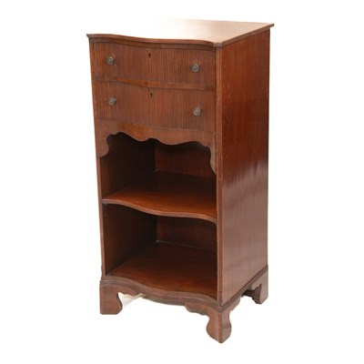 Lot 656 - AN EDWARDIAN MAHOGANY SERPENTINE NIGHTSTAND