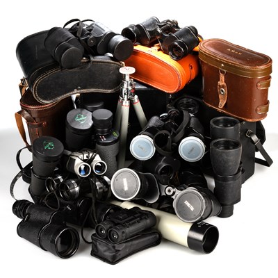 Lot 1200 - A GROUP OF BINOCULARS AND A SPOTTING SCOPE