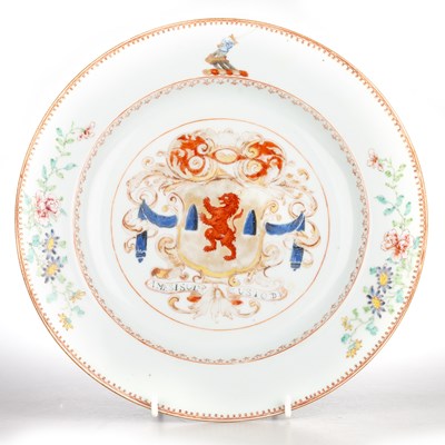 Lot 98 - A CHINESE ARMORIAL PORCELAIN DISH, QIANLONG, CIRCA 1745