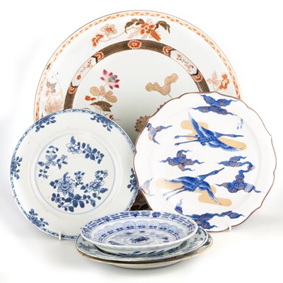 Lot 85 - A GROUP OF CHINESE AND JAPANESE CERAMICS