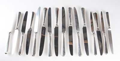 Lot 374 - A SET OF ELIZABETH II SILVER-HANDLED TABLE AND DESSERT KNIVES