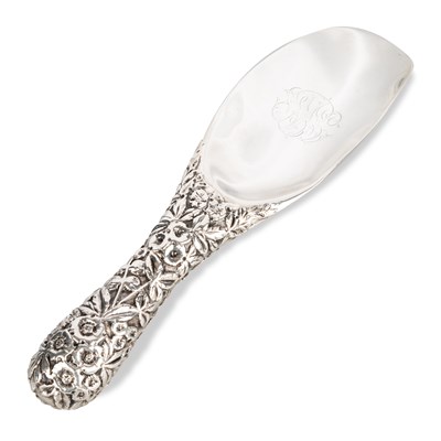 Lot 311 - AN AMERICAN STERLING SILVER SHOE HORN