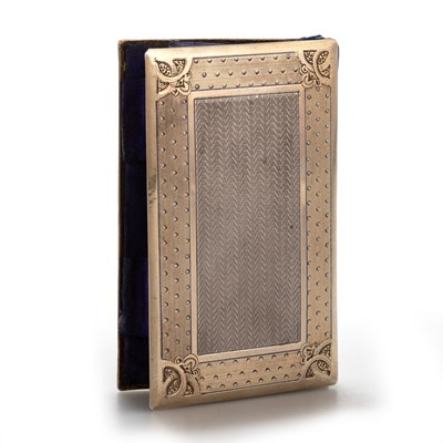 Lot 422 - A FRENCH SILVER-GILT AIDE-MÉMOIRE