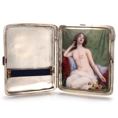 Lot 384 - AN UNUSUAL CONTINENTAL SILVER AND ENAMEL CIGARETTE CASE