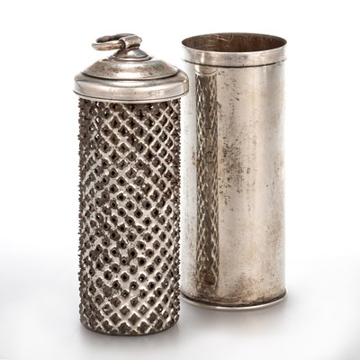 Lot 309 - AN 18TH CENTURY SILVER KITCHEN NUTMEG GRATER