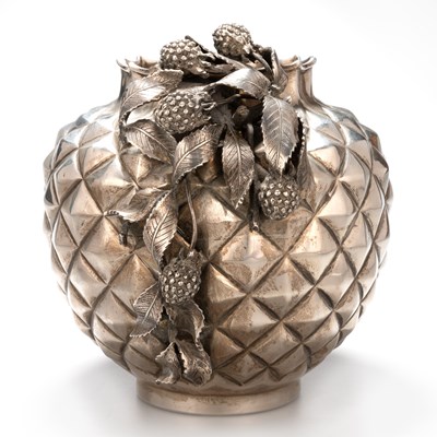 Lot 350 - A TURKISH 900 GRADE SILVER 'PINEAPPLE' VASE