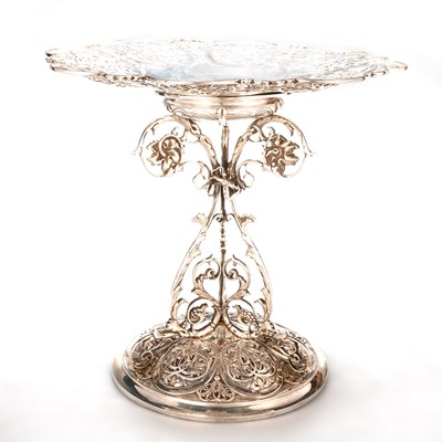 Lot 389 - A VICTORIAN SILVER CENTREPIECE