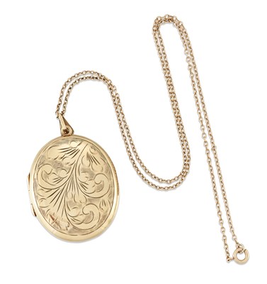 Lot 1579 - A 9 CARAT GOLD OVAL LOCKET PENDANT ON CHAIN