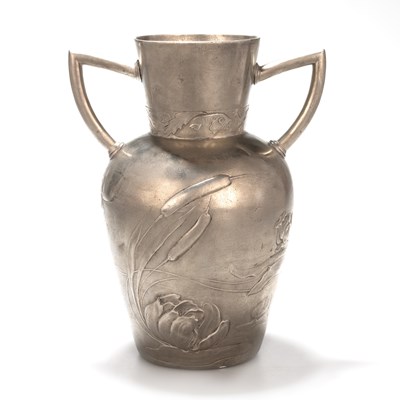 Lot 1101 - HUGO LEVEN FOR KAYSERZINN, A GERMAN ART NOUVEAU PEWTER VASE