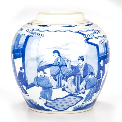Lot 95 - A LARGE CHINESE BLUE AND WHITE JAR