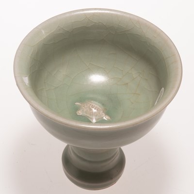Lot 86 - A CHINESE CELADON 'TURTLE' STEM CUP
