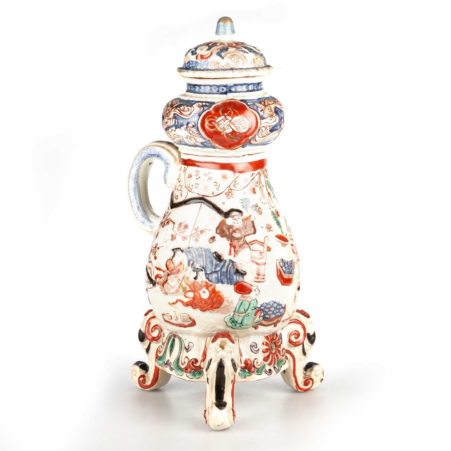 Lot 101 - A JAPANESE IMARI PORCELAIN COFFEE POT AND COVER, EDO PERIOD, CIRCA 1700