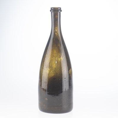 Lot 38 - AN 18TH CENTURY GLASS BOTTLE