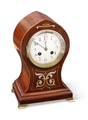 Lot 641 - AN ART NOUVEAU INLAID MAHOGANY MANTEL CLOCK