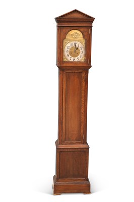 Lot 631 - AN EARLY 20TH CENTURY OAK GRANDMOTHER CLOCK