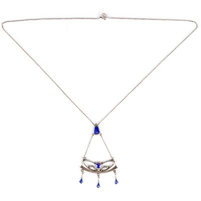 Lot 502 - AN ARTS AND CRAFTS SILVER AND ENAMEL PENDANT NECKLACE, BY CHARLES HORNER