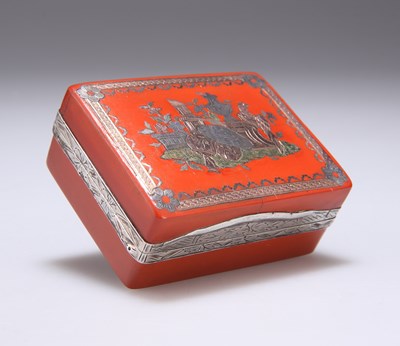 Lot 445 - A LOUIS XVI SILVER-MOUNTED TRI-COLOUR GOLD INLAID RED LACQUER BOÎTE-À-MOUCHES, CIRCA 1775-80