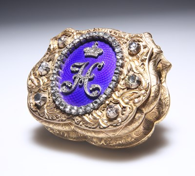 Lot 472 - A JEWELLED GOLD AND ENAMEL ROYAL PRESENTATION SNUFF BOX