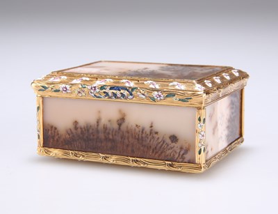 Lot 478 - A RARE LOUIS XV PICTURE AGATE, GOLD AND ENAMEL SNUFF BOX, BY NÖEL HARDIVILLERS