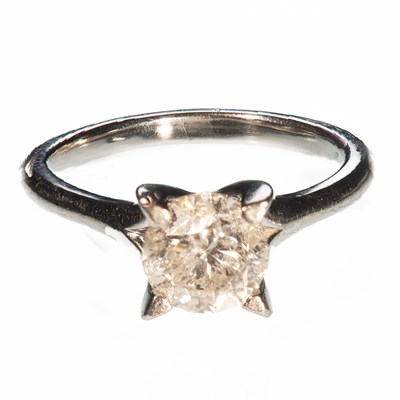 Lot 619 - A PLATINUM AND DIAMOND SOLITAIRE RING