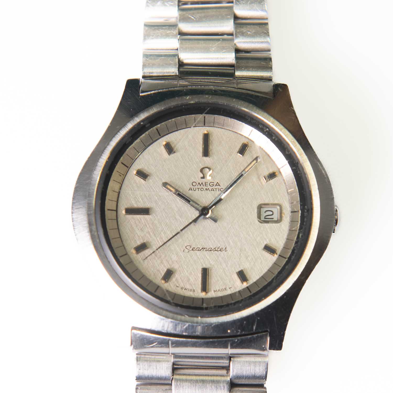Lot 429 - A GENTS STEEL OMEGA SEAMASTER BRACELET WATCH