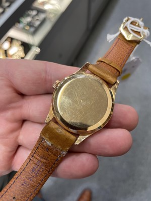 Lot 418 - A GENTS 18CT GOLD OMEGA SEAMASTER STRAP WATCH