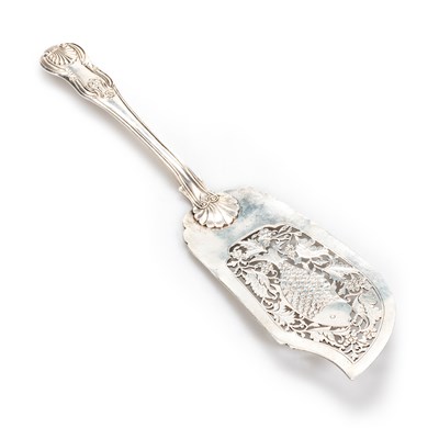 Lot 191 - A 19TH CENTURY CHINESE EXPORT SILVER FISH SLICE