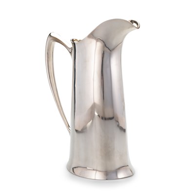 Lot 175 - A 20TH CENTURY AMERICAN STERLING SILVER WATER PITCHER