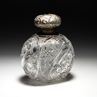 Lot 289 - A VICTORIAN SILVER-MOUNTED CUT-GLASS SCENT BOTTLE