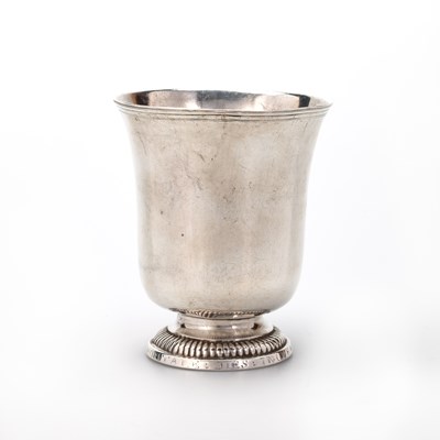 Lot 212 - AN 18TH CENTURY FRENCH SILVER BEAKER