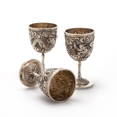 Lot 193 - A SET OF FOUR CHINESE SILVER EGG CUPS