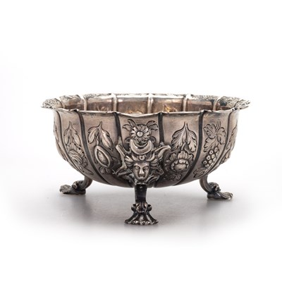 Lot 92 - AN UNMARKED IRISH SILVER SUGAR BOWL, 18TH CENTURY