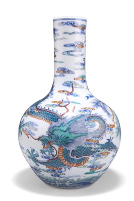 Lot 188 - A CHINESE DOUCAI 'DRAGON' BOTTLE VASE