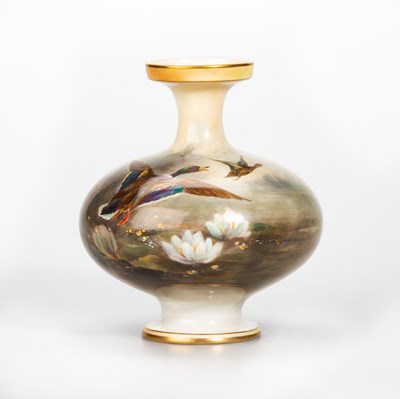 Lot 61 - A ROYAL WORCESTER VASE, PAINTED BY JAMES STINTON, 1908
