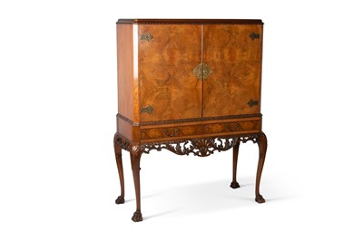 Lot 734 - A 20TH CENTURY BURR WALNUT COCKTAIL CABINET