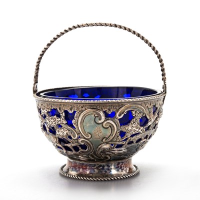 Lot 319 - A GEORGE III SILVER SUGAR BASKET