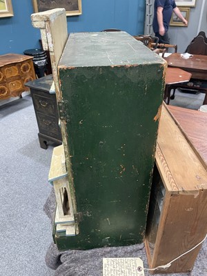 Lot 1 - A PRIMITIVE 19TH CENTURY DOLLS HOUSE, POSSIBLY AMERICAN