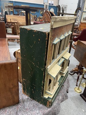 Lot 1 - A PRIMITIVE 19TH CENTURY DOLLS HOUSE, POSSIBLY AMERICAN