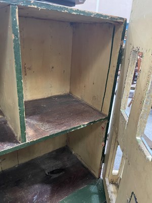 Lot 1 - A PRIMITIVE 19TH CENTURY DOLLS HOUSE, POSSIBLY AMERICAN