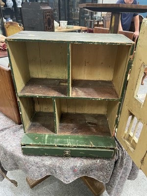 Lot 1 - A PRIMITIVE 19TH CENTURY DOLLS HOUSE, POSSIBLY AMERICAN