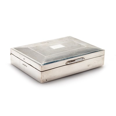 Lot 115 - AN ELIZABETH II SILVER BOX