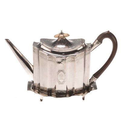 Lot 353 - A GEORGE III SILVER TEAPOT ON STAND