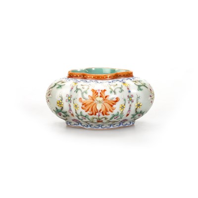 Lot 158 - A CHINESE FAMILLE ROSE JAR